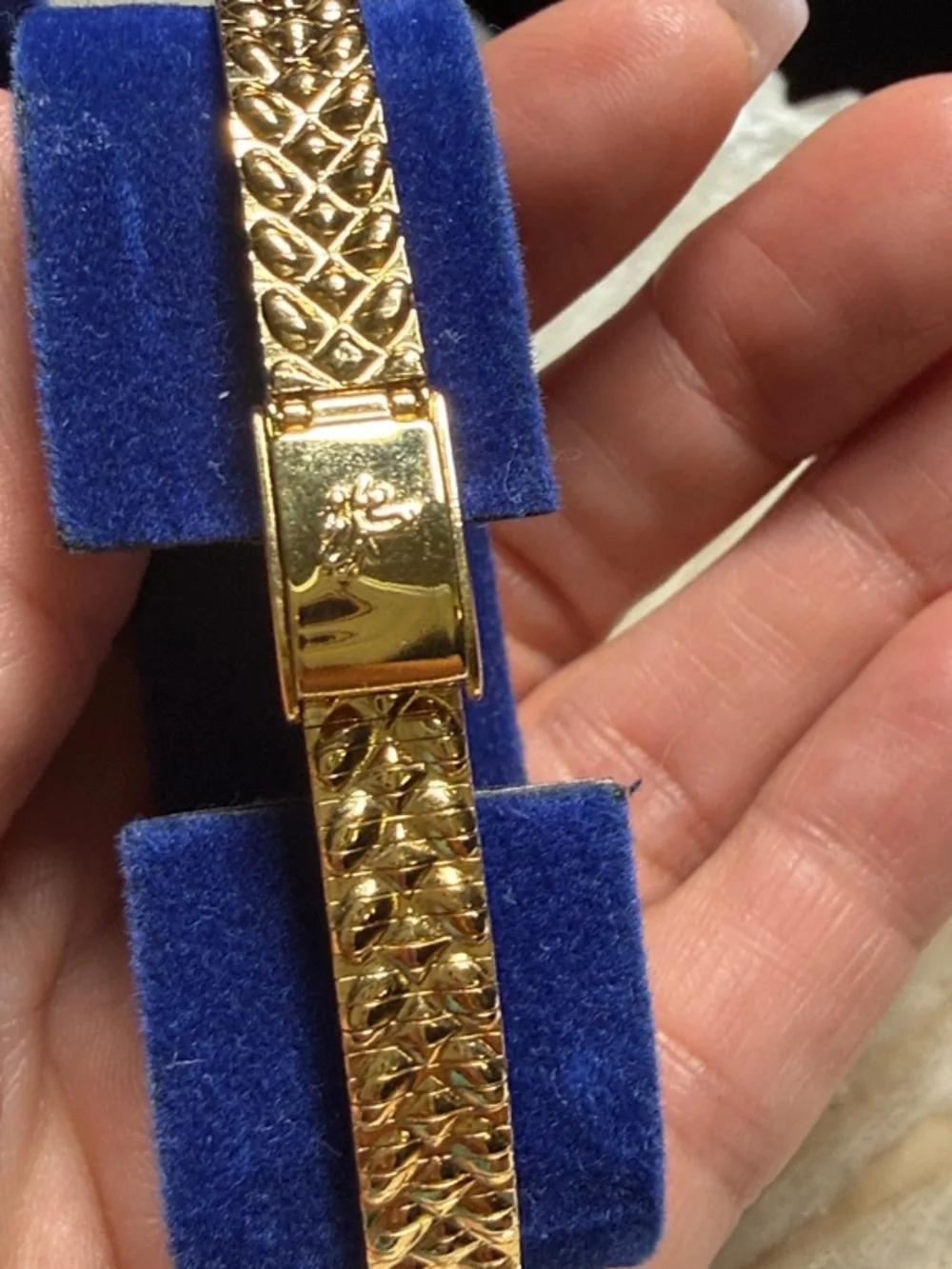 Cheryl Tiegs VTG Gold Tone Women's Bracelet Watch in Box -Needs Battery